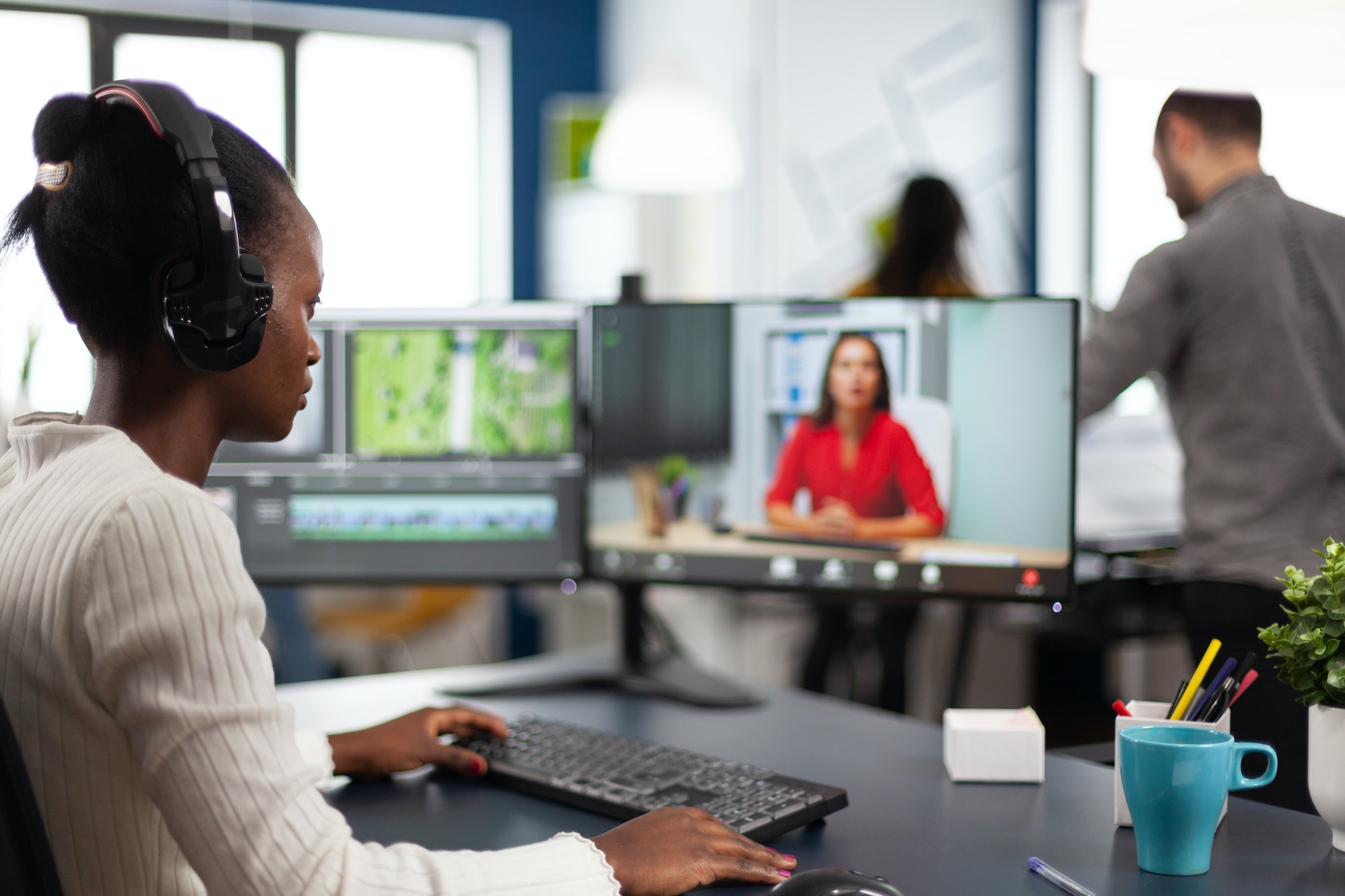Video editor in web online conference with project creator on video call
